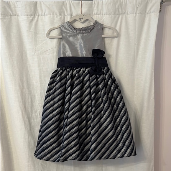 Elegant Kids Dress in Silver and Black - Picture 1 of 5